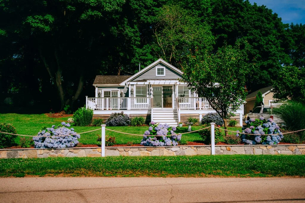 Hamptons cottage with hydrangeas
