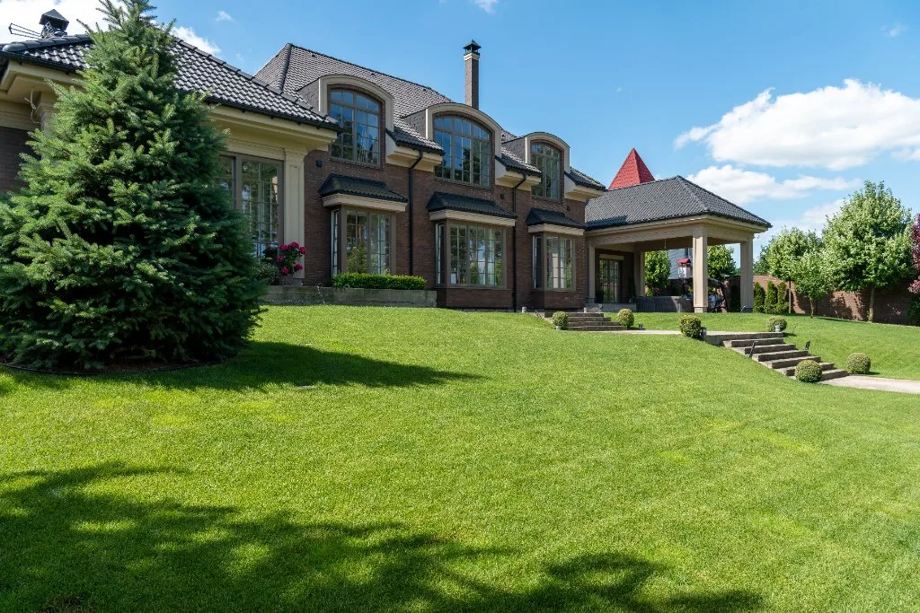 Hamptons estate lawn